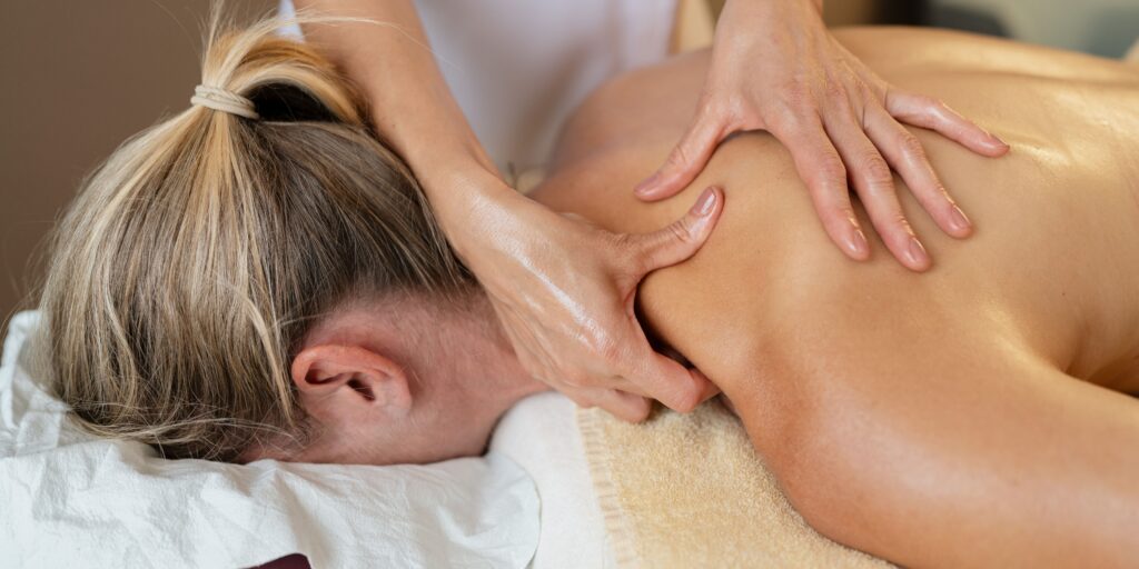 Massage techniques in a Turkish hammam