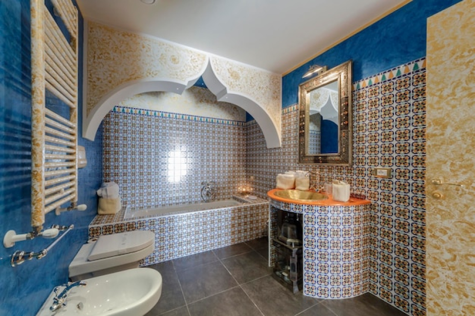 Why hammam rooms use Tadelakt